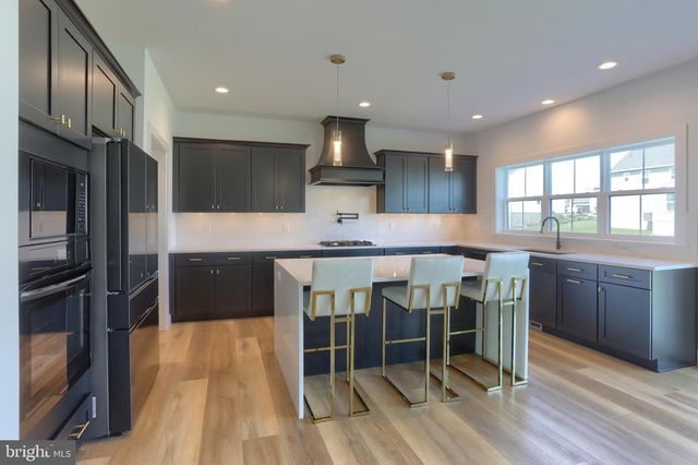 504 BREEZEWOOD LN, Annville, PA 17003