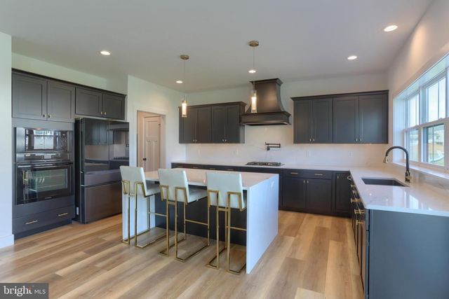 504 BREEZEWOOD LN, Annville, PA 17003