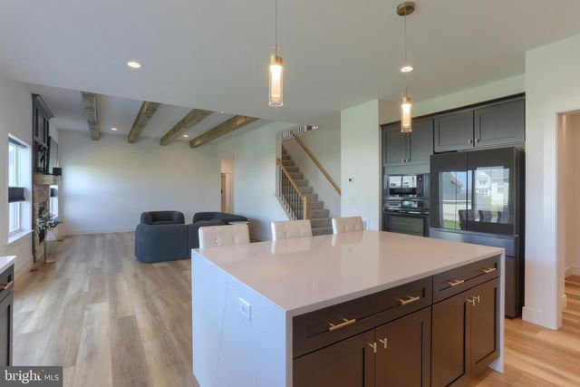 504 BREEZEWOOD LN, Annville, PA 17003