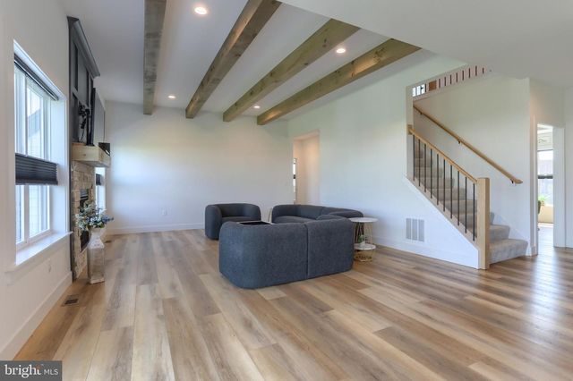504 BREEZEWOOD LN, Annville, PA 17003