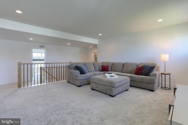 504 BREEZEWOOD LN, Annville, PA 17003