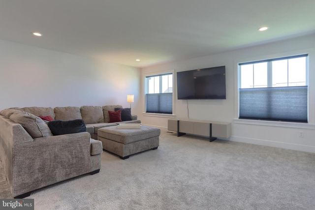 504 BREEZEWOOD LN, Annville, PA 17003