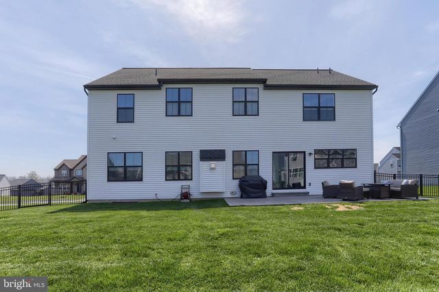 504 BREEZEWOOD LN, Annville, PA 17003