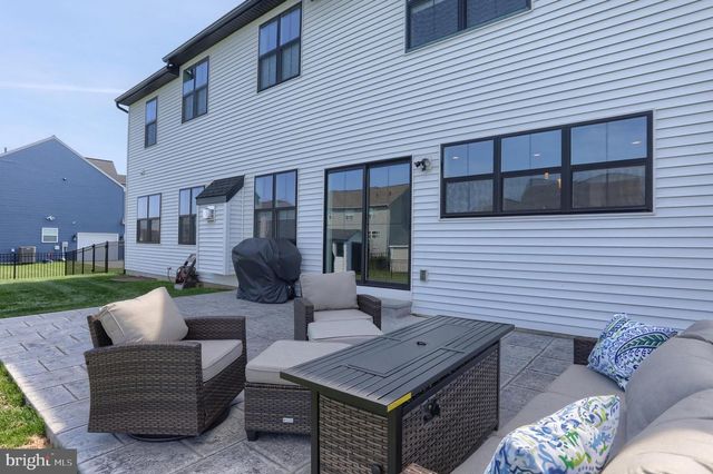 504 BREEZEWOOD LN, Annville, PA 17003
