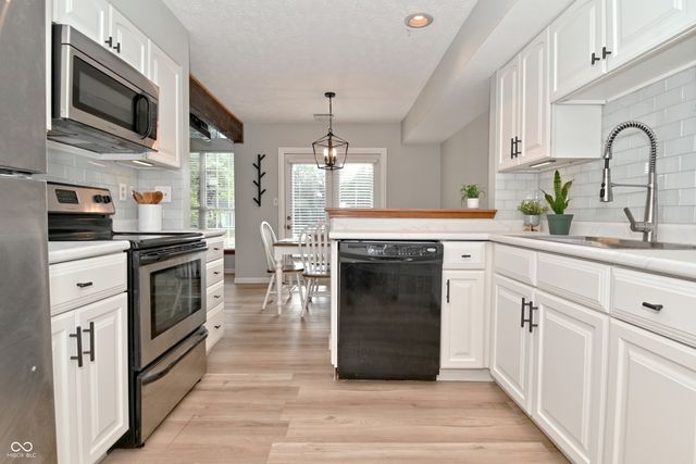 4758 Stansbury Lane, Indianapolis, IN 46254