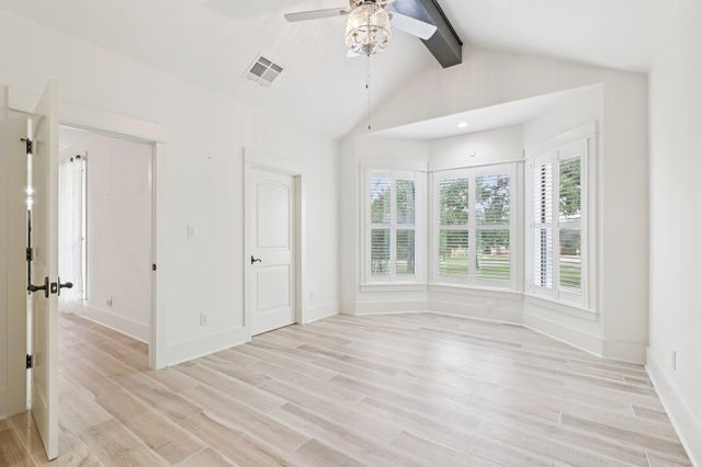 125 Carriage CT, Bastrop, TX 78602