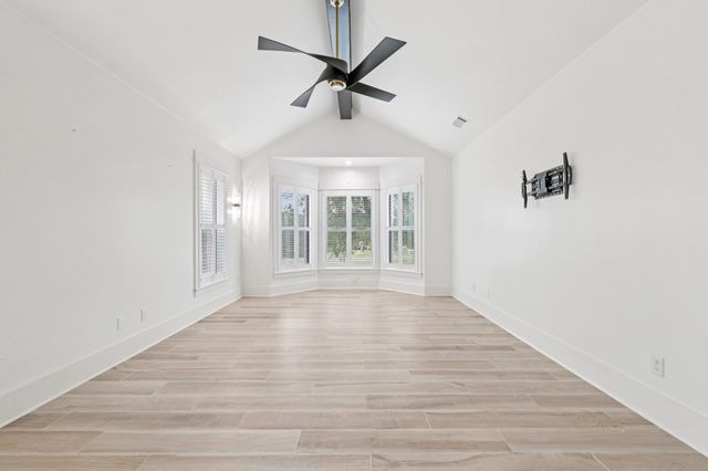 125 Carriage CT, Bastrop, TX 78602