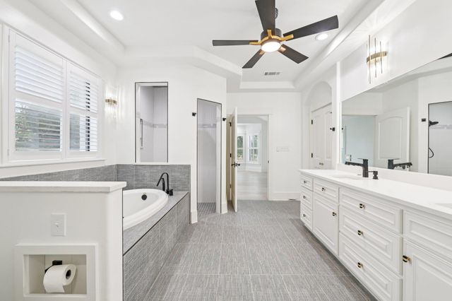 125 Carriage CT, Bastrop, TX 78602