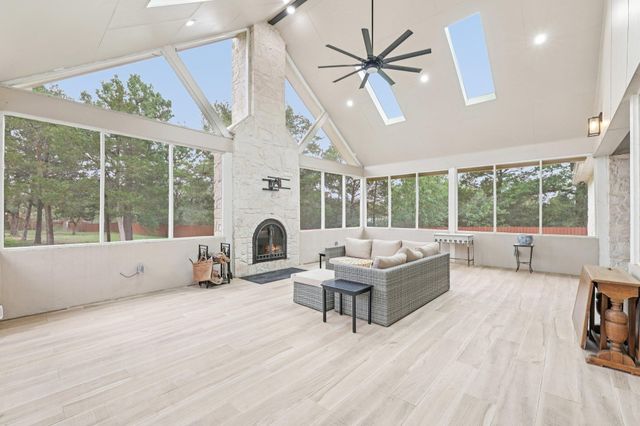 125 Carriage CT, Bastrop, TX 78602