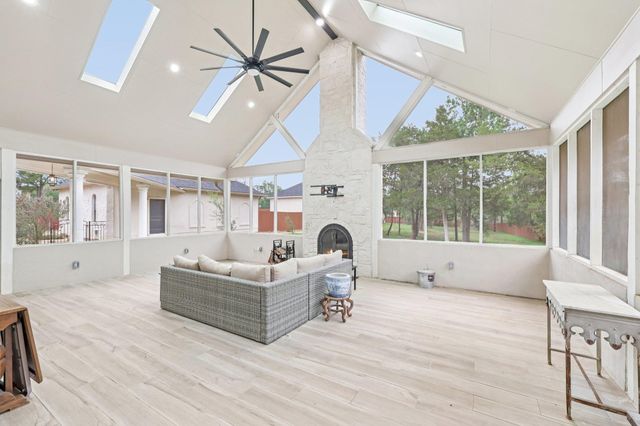 125 Carriage CT, Bastrop, TX 78602