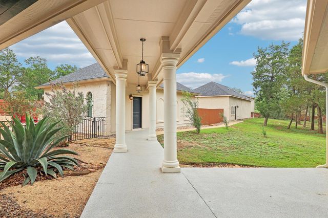 125 Carriage CT, Bastrop, TX 78602