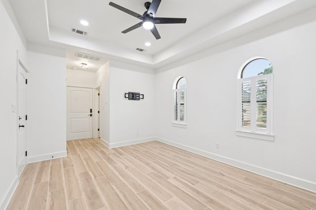 125 Carriage CT, Bastrop, TX 78602