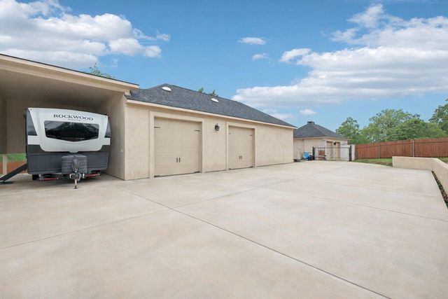 125 Carriage CT, Bastrop, TX 78602