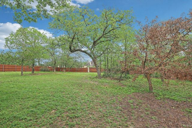 125 Carriage CT, Bastrop, TX 78602