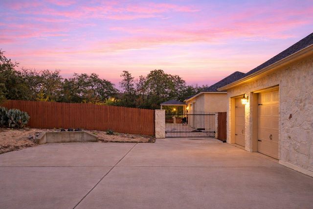 125 Carriage CT, Bastrop, TX 78602