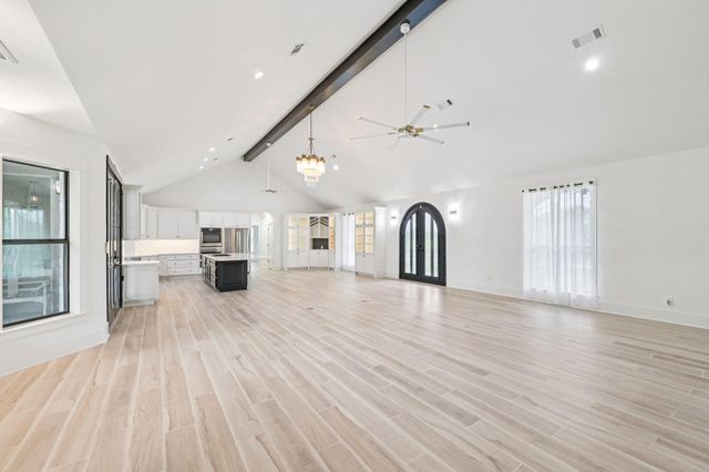 125 Carriage CT, Bastrop, TX 78602