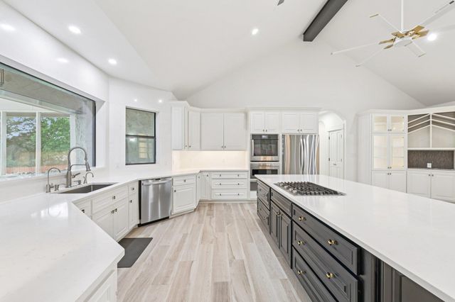 125 Carriage CT, Bastrop, TX 78602