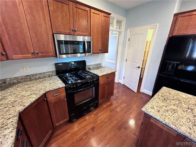 18 Saint Charles Court, Amherst, NY 14221