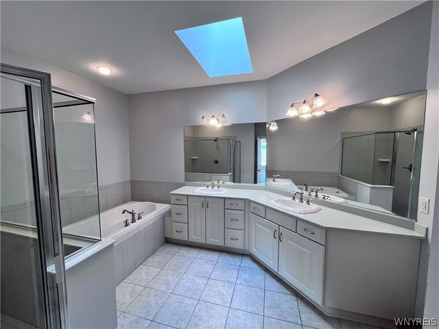 18 Saint Charles Court, Amherst, NY 14221