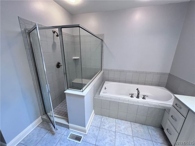 18 Saint Charles Court, Amherst, NY 14221