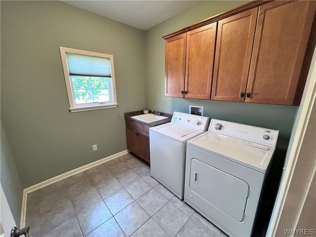 18 Saint Charles Court, Amherst, NY 14221