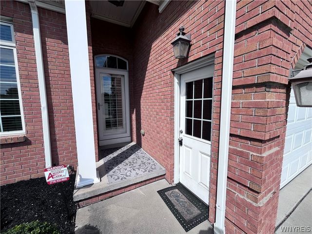 18 Saint Charles Court, Amherst, NY 14221
