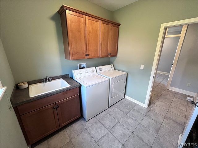 18 Saint Charles Court, Amherst, NY 14221