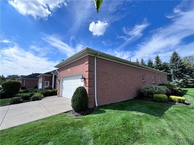 18 Saint Charles Court, Amherst, NY 14221