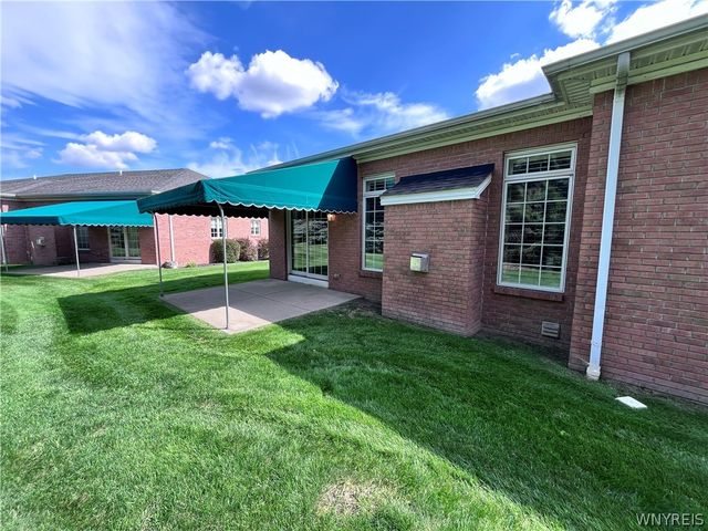 18 Saint Charles Court, Amherst, NY 14221