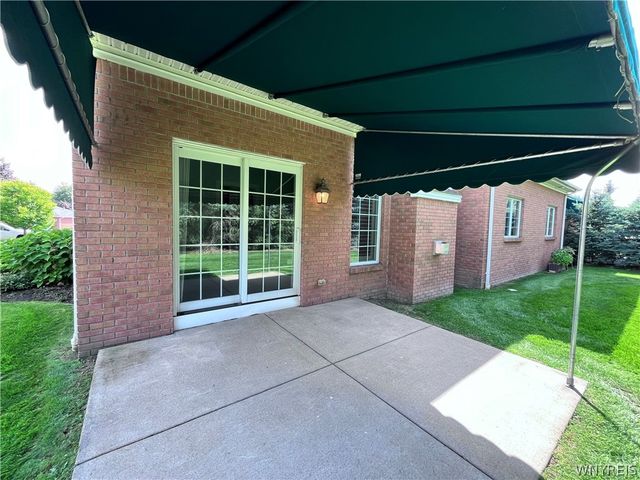 18 Saint Charles Court, Amherst, NY 14221