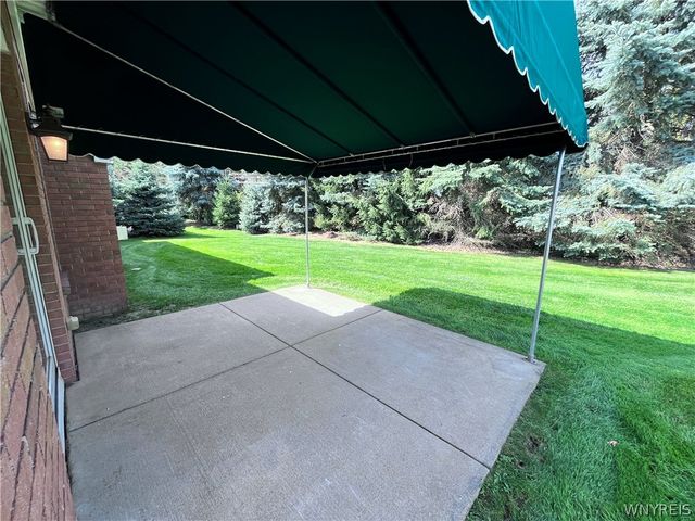 18 Saint Charles Court, Amherst, NY 14221
