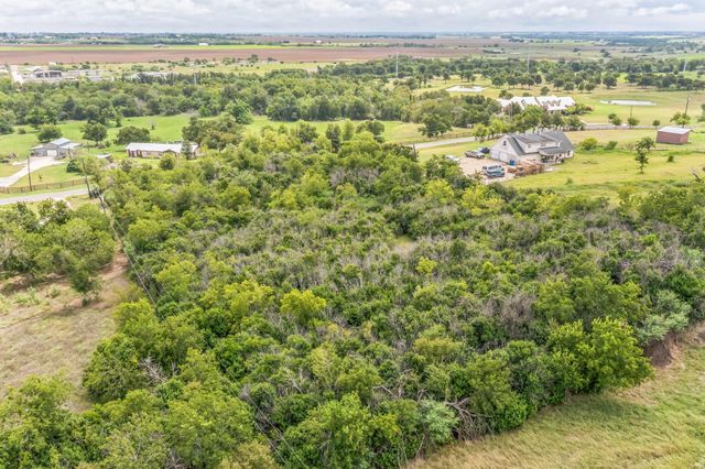 2201 Southwood Hills DR, Taylor, TX 76574