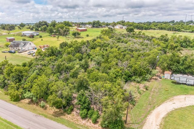 2201 Southwood Hills DR, Taylor, TX 76574