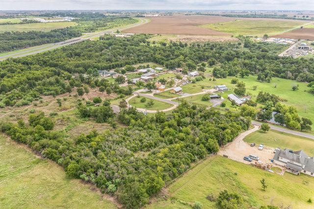 2201 Southwood Hills DR, Taylor, TX 76574