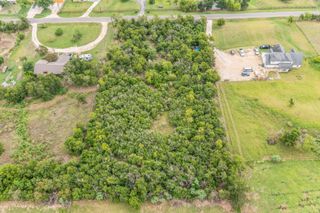 2201 Southwood Hills DR, Taylor, TX 76574