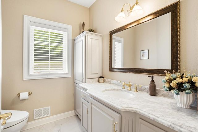 1801 E Juniper WAY, Hartland, WI 53029