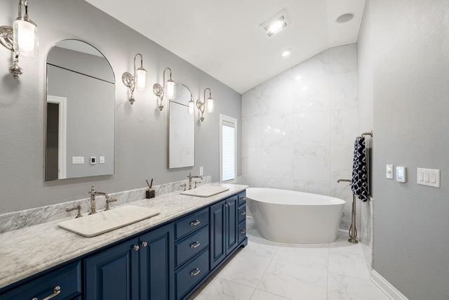 1801 E Juniper WAY, Hartland, WI 53029
