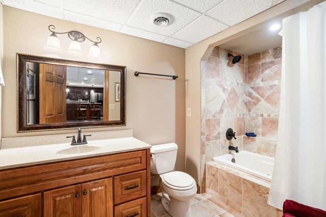 1801 E Juniper WAY, Hartland, WI 53029