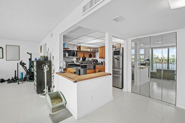 16558 NE 26th Avenue 6c, North Miami Beach, FL 33160