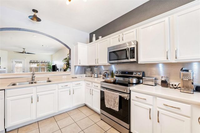 112 Flinn ST, Hutto, TX 78634