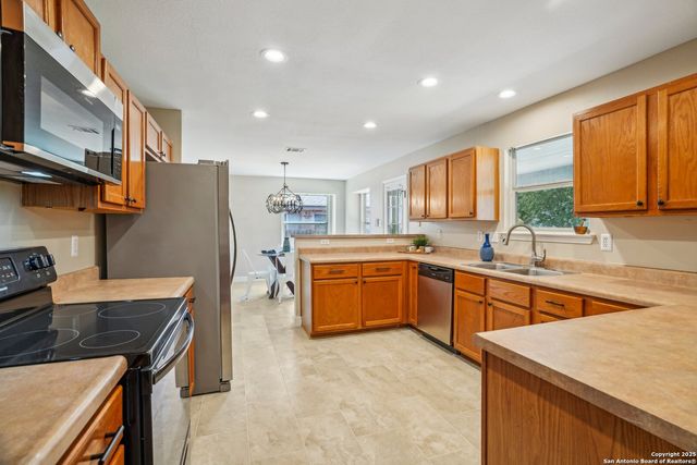 7230 SUNRISE LK, San Antonio, TX 78244