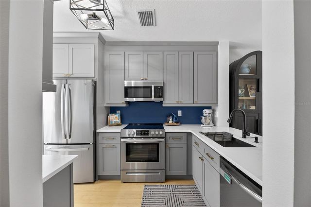 2437 LAKE WOODBERRY CIRCLE, Brandon, FL 33510