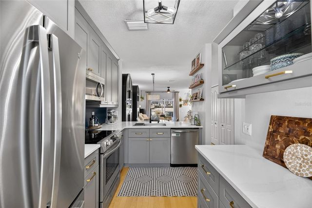 2437 LAKE WOODBERRY CIRCLE, Brandon, FL 33510