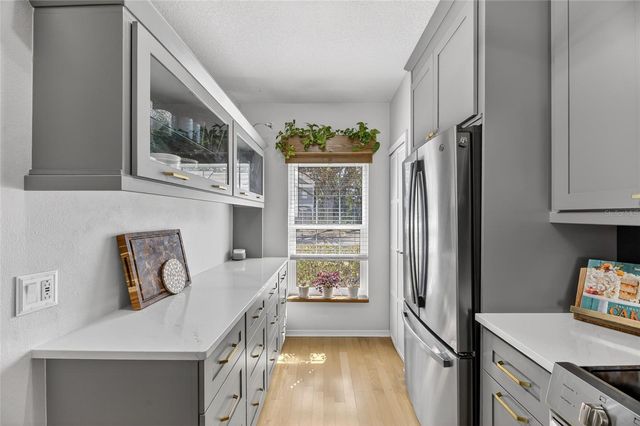 2437 LAKE WOODBERRY CIRCLE, Brandon, FL 33510