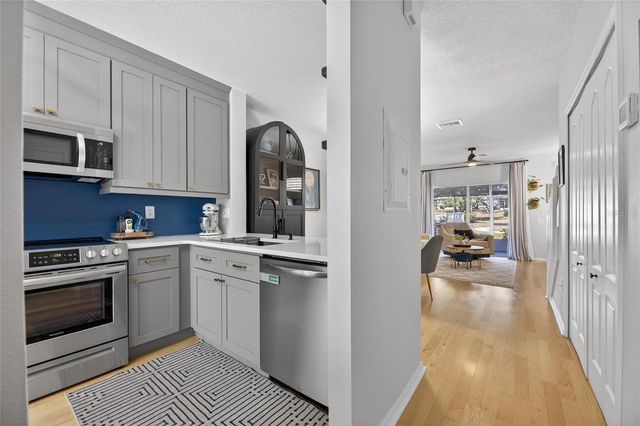 2437 LAKE WOODBERRY CIRCLE, Brandon, FL 33510