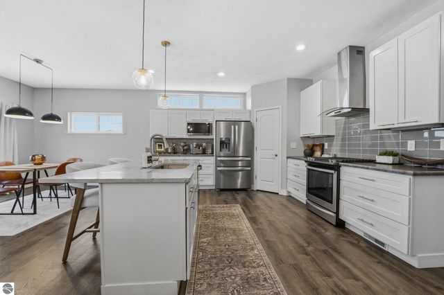 1432 Bee Court, Traverse City, MI 49696