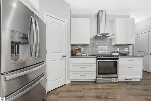 1432 Bee Court, Traverse City, MI 49696