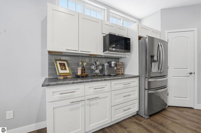 1432 Bee Court, Traverse City, MI 49696