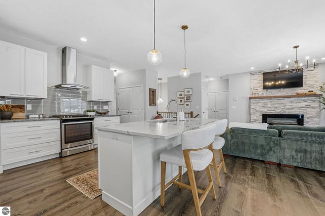 1432 Bee Court, Traverse City, MI 49696