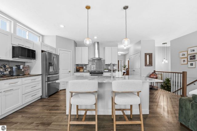 1432 Bee Court, Traverse City, MI 49696